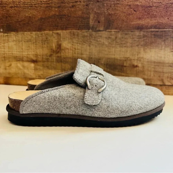 Naturalizer Becks Slip Ons - Picture 3 of 9